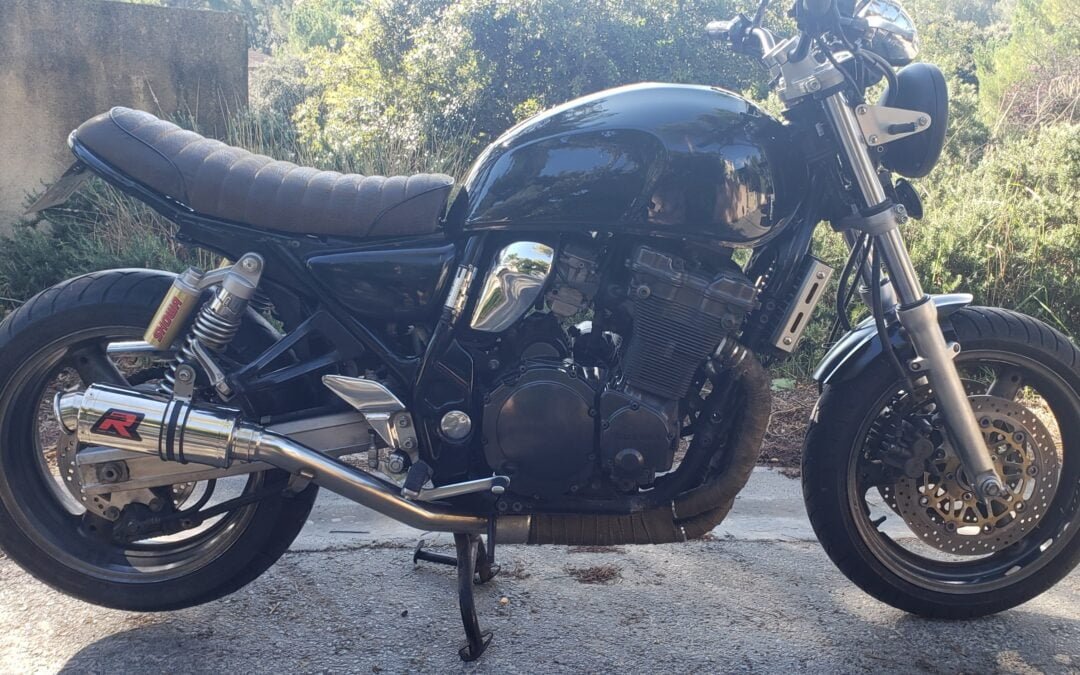 Suzuki GSX 750 INAZUMA