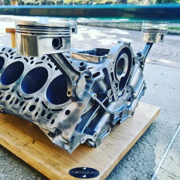 Table basse moteur v8 – Image 3